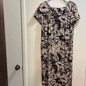 Women’s Iolani (M) Dress in good condition